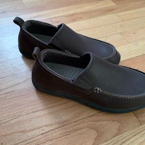 Men’s Crocs slip-on loafers. Size 8. Brown